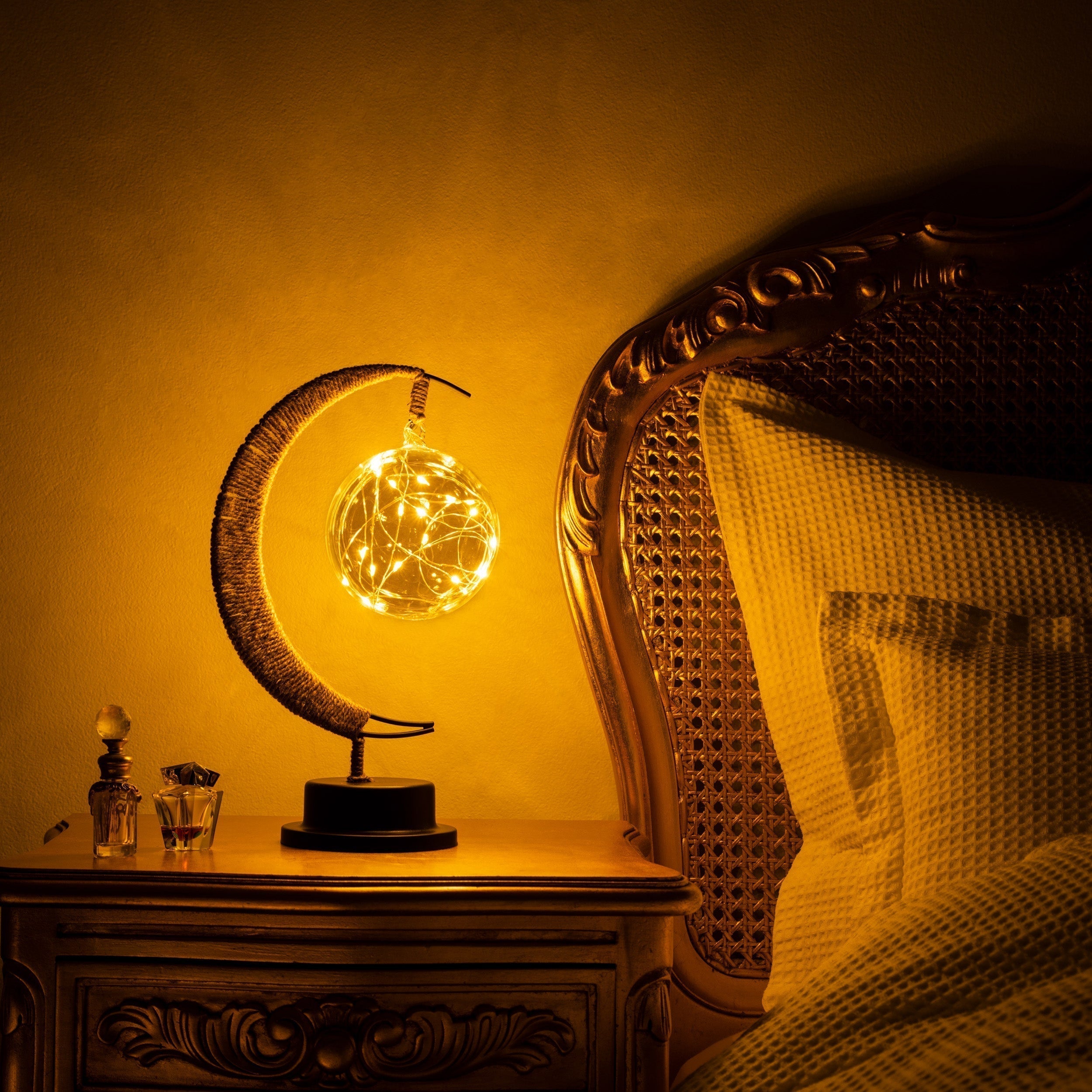 MoonGlow - Magical Lunar Lamp - Illuminate Your Space with Serenity