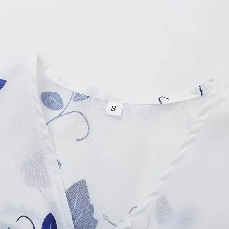 Charlotte - Stylish Printed V-Neck Blouse - Perfect for Everyday Comfort and Style